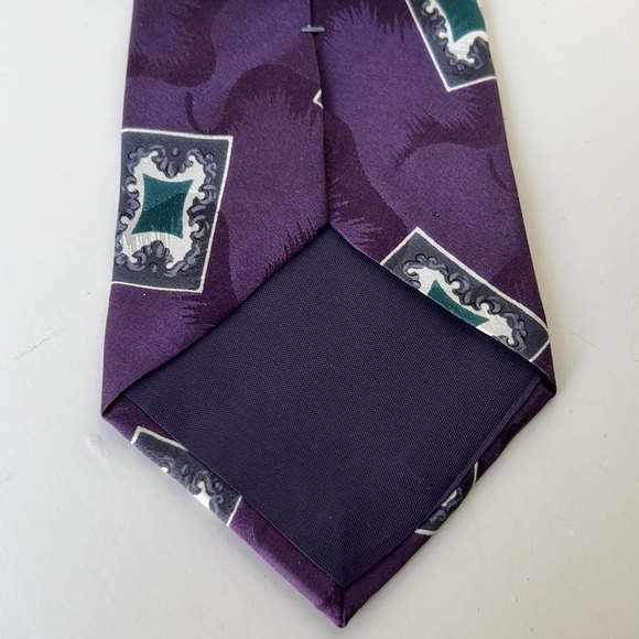 𝅺VINTAGE Purple HALSTON 100% Italian Silk Tie - Picture 6 of 8